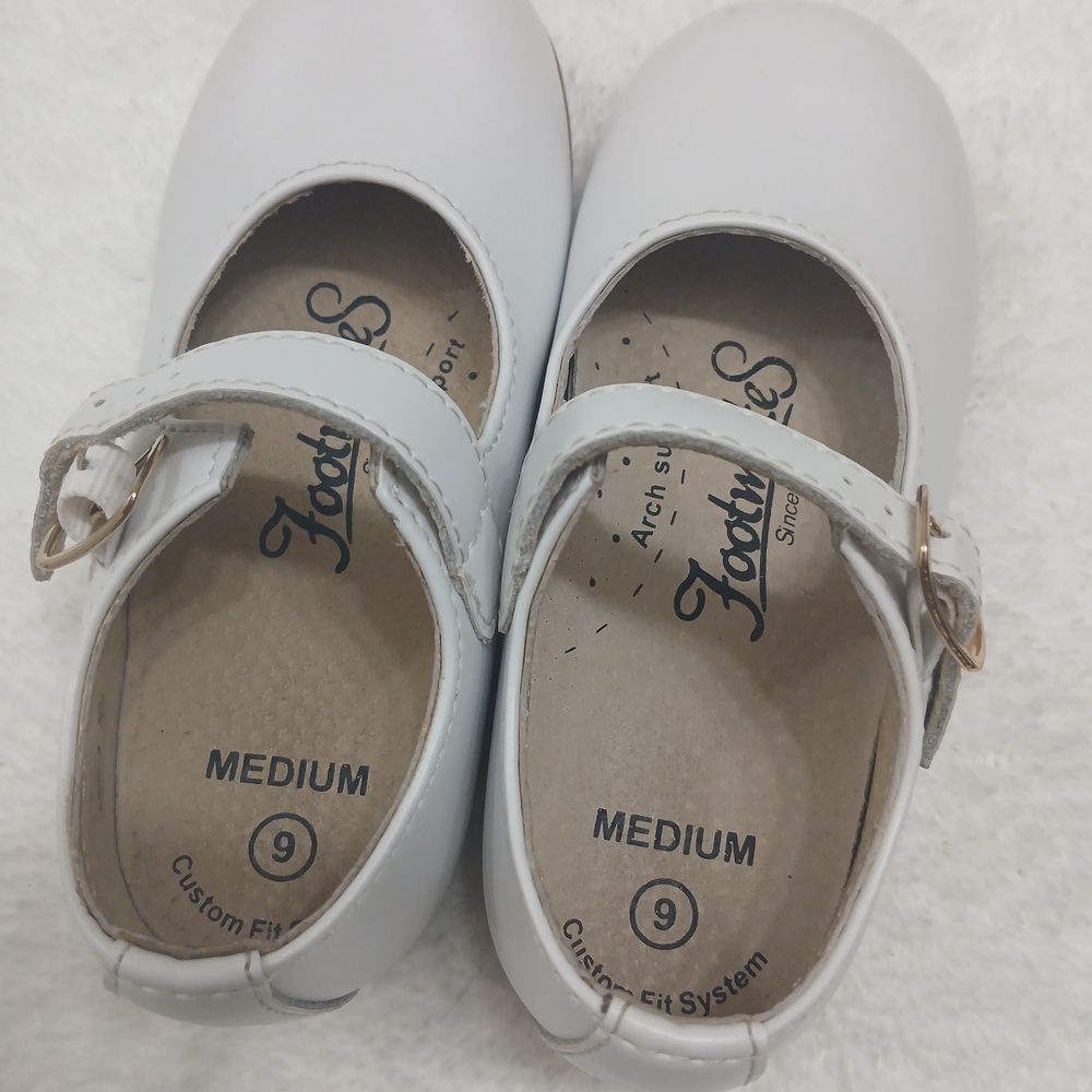 FootMates White Mary Jane Dress Shoes - Picture 4 of 5